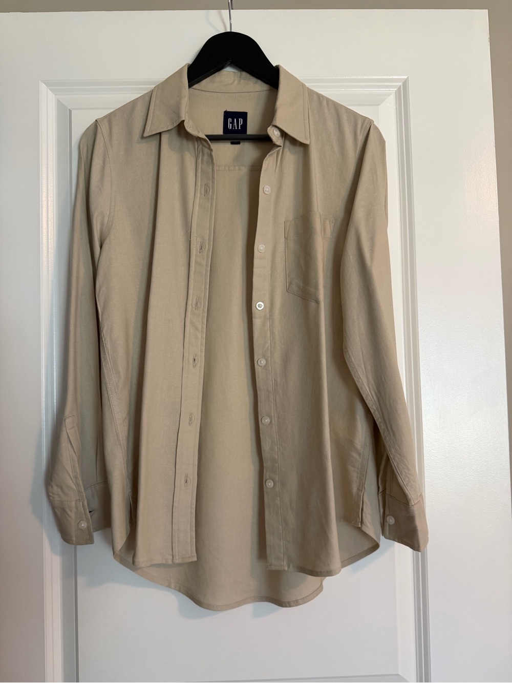 GAP Women’s Beige Long-Sleeve Casual Button-Down Shirt